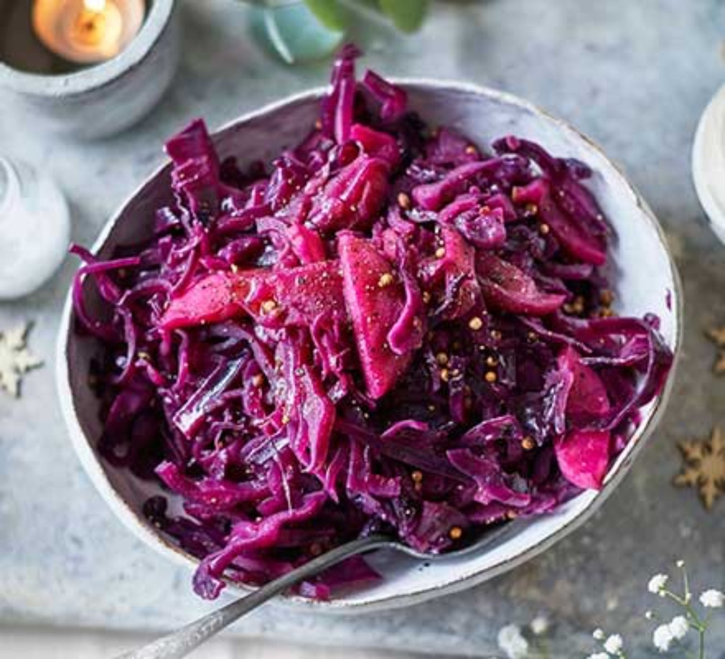 Fresh cooked Red cabbage ready to serve Chou rouge frais cuit prêt à servir