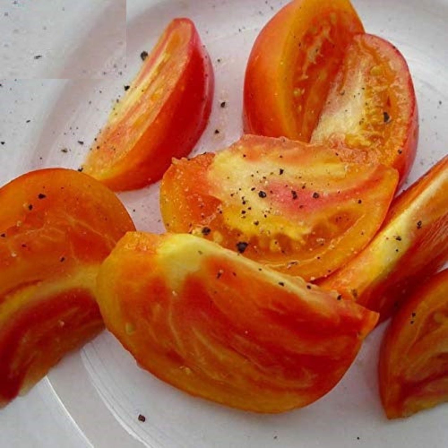 Sliced Pineapple Tomato Seasoned with Pepper Pinéaux Pinéaux Tomate Assaisonné avec du poivre