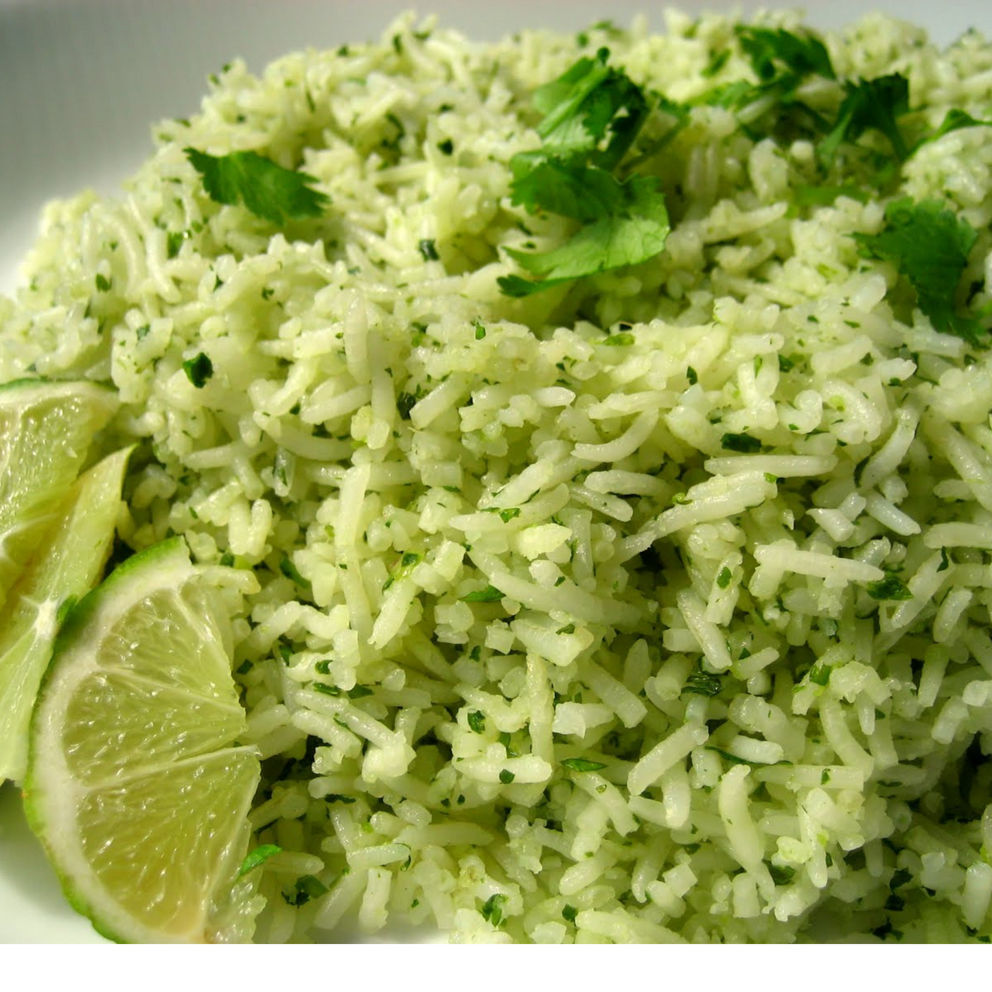  Rice dish garnished with lime wedges and cilantro leaves Plat de riz garni de quartiers de lime et de feuilles de coriandre.