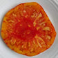 Sliced vibrant Mr. Stripey tomato, perfect for salads Tomate Mr. Stripey vibrante en tranches, parfaite pour les salades